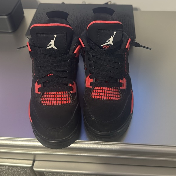 Jordan 4’s Red Thunder Used - Picture 2 of 3